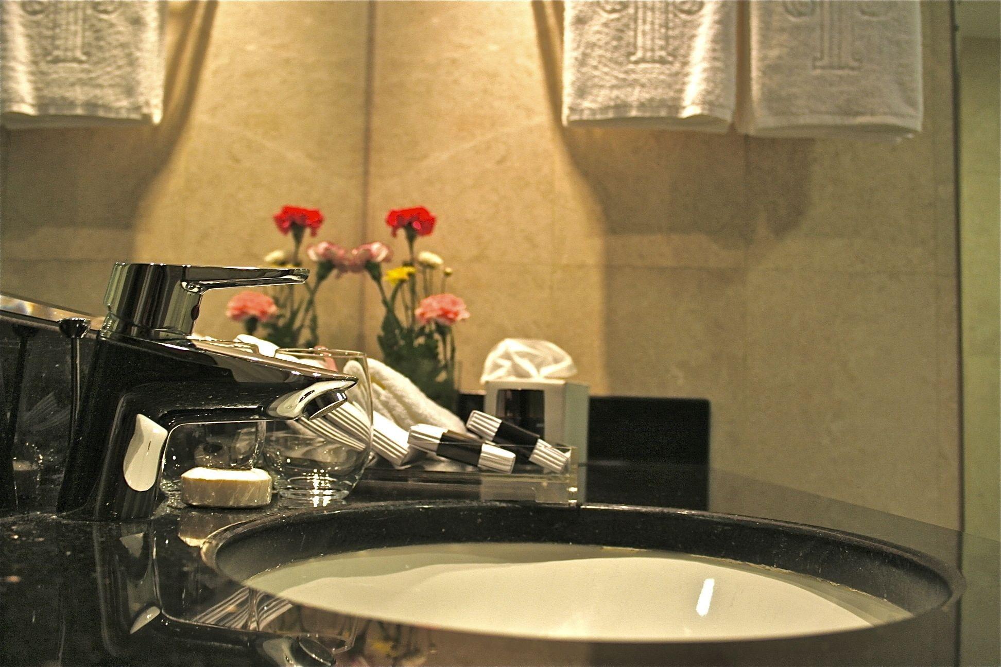 Trianon Royal Hotel *